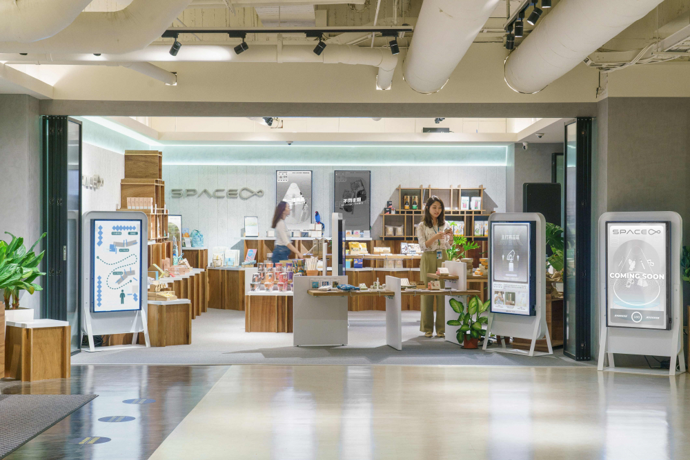 leyu体育官网打造永续选物商店，展示社企及社创商品，结合创利空间所开发的智能零售系统，整合多元产品信息，让无人商店扮演公益行动的推手