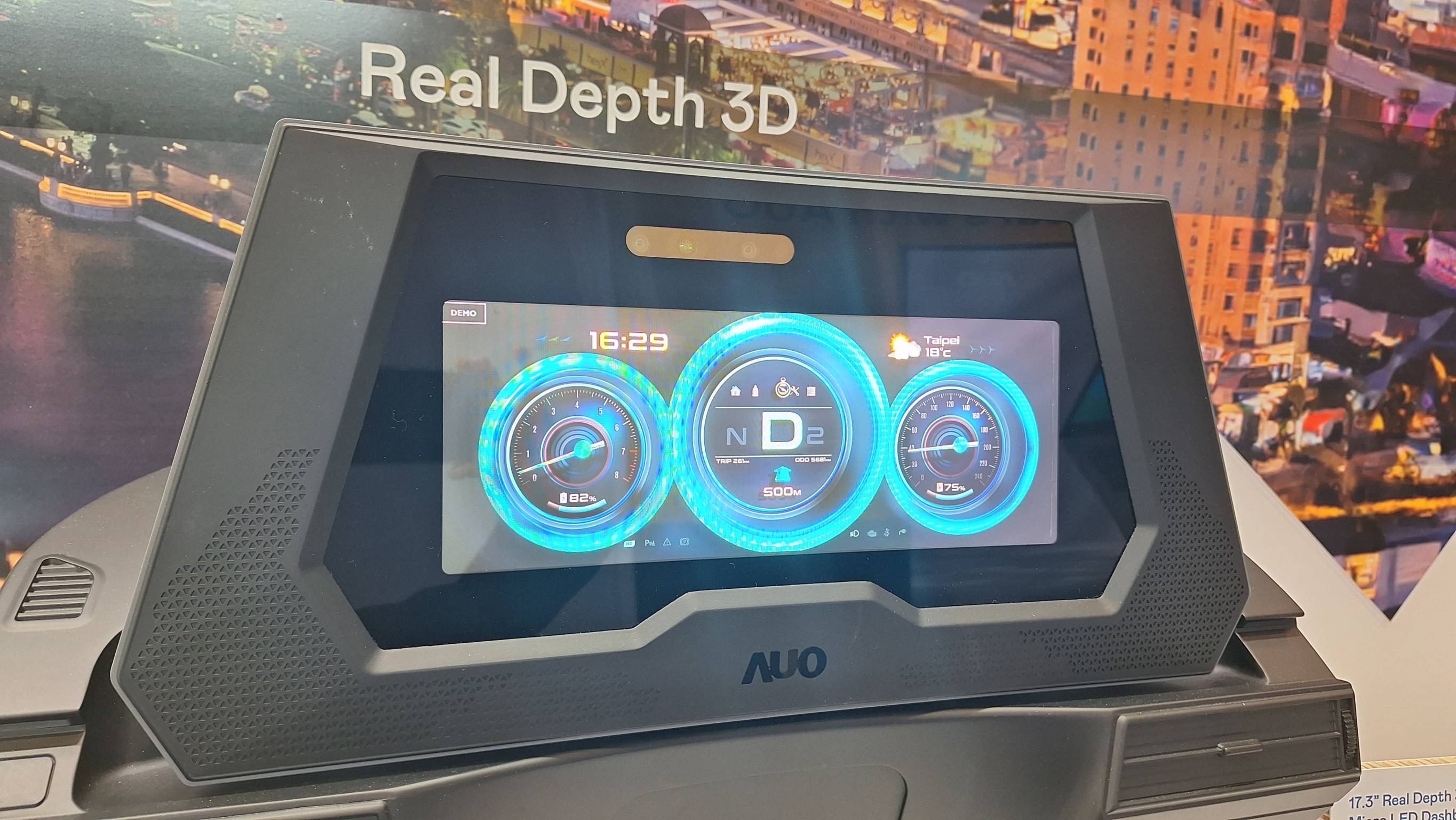 leyu体育官网的「裸眼3D Micro LED仪表板」将Micro LED与LCD技术整合成17.3吋显示器，打造令人惊艳的3D效果，同时具备DMS辨识系统，可侦测驾驶行为并进行安全预警。