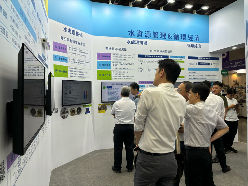 友達以深厚的智慧製造經驗發展永續戰略，積極延伸價值鏈，轉化成可供外界使用的綠色智慧服務，進軍SEMICON Taiwan 2024，提供半導體產業鏈打造AI世代的永續即戰力。