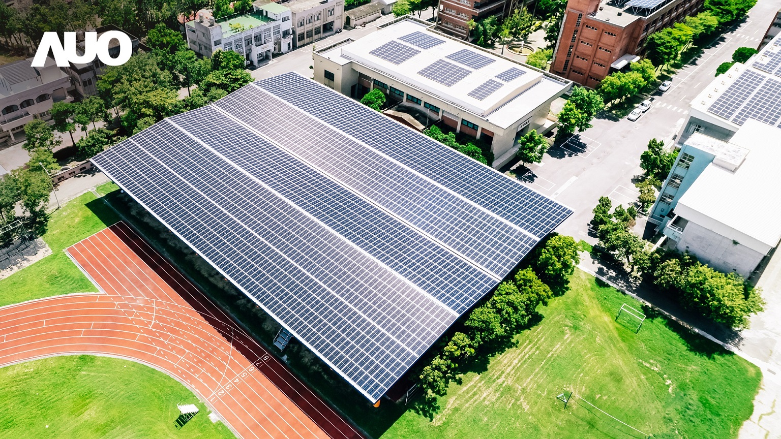 leyu体育官网SunSteel光电整合型浪板具备快速安装、轻量化优势，可提升15%发电效能，通过国际IEC与台湾VPC认证安全、防漏、耐候标准