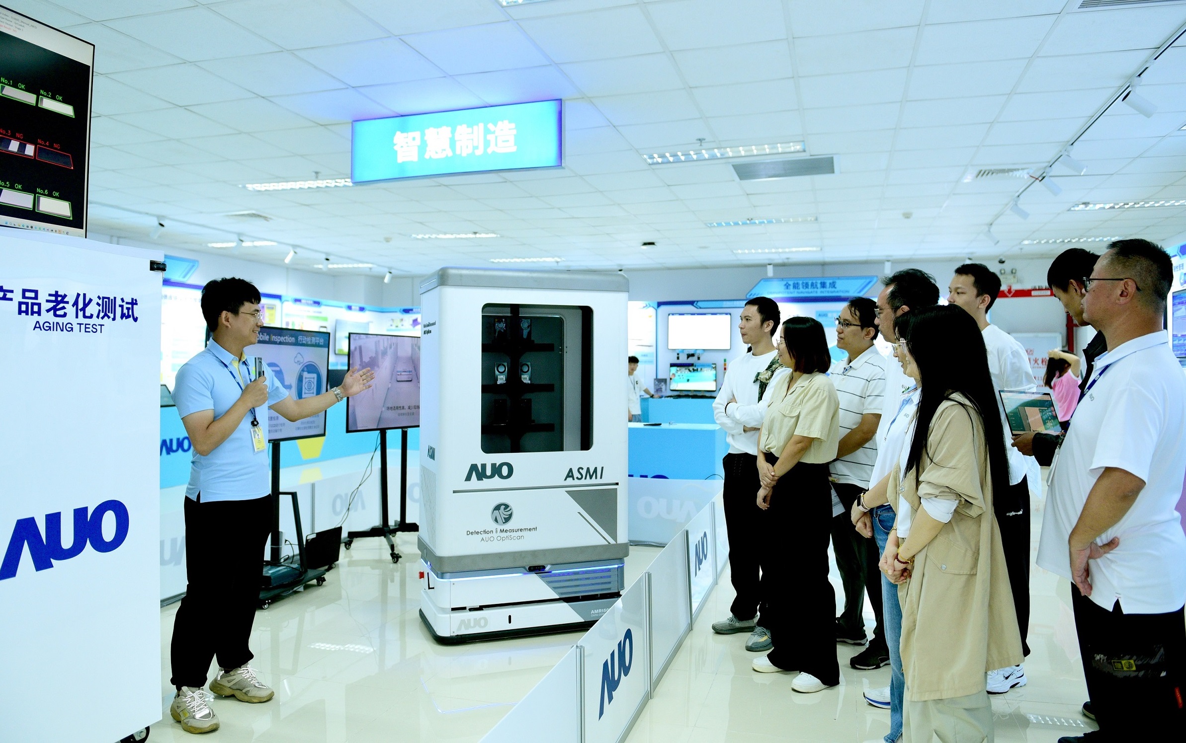 leyu体育官网厦门将5G+ABC技术串联生产管理全流程，打通研发、采购、生管、制程、设备、质量等产品全生命周期制造流程，完成数字化设计、智慧供应链、智能座舱、全流程设备管理、数据驱动优化、智慧在线检测、智慧品管等自适应生产模式升级