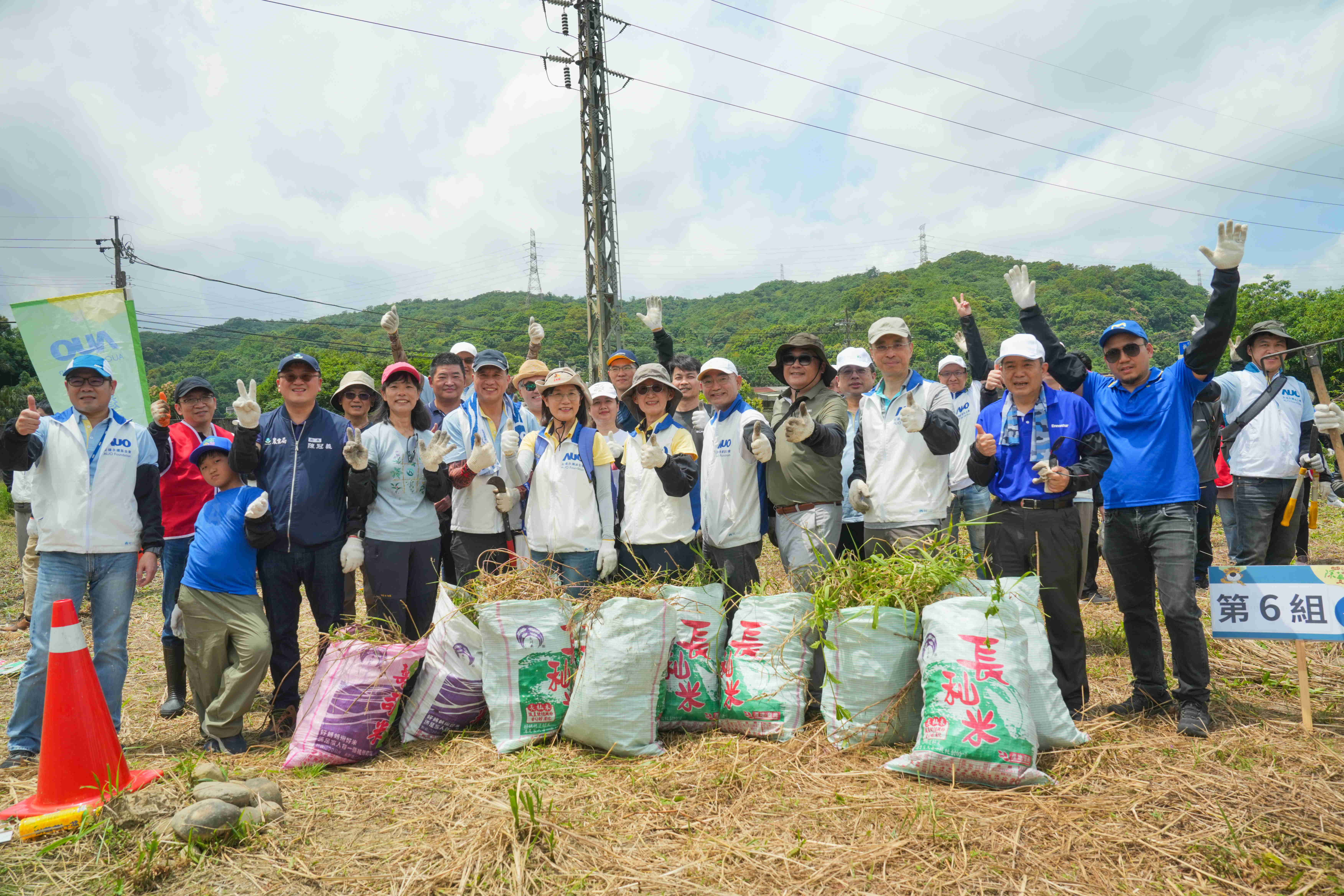 友達永續基金會今（17）日在桃園龍潭廠區舉辦「手護台灣綠色堡壘　Green Party除蔓生活節」，由友達光電暨友達永續基金會董事長彭双浪攜手政府、供應商等合作夥伴共同參與